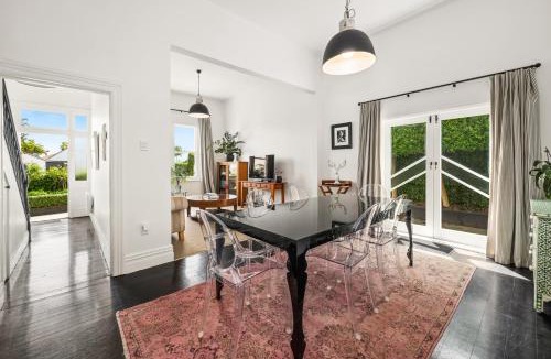 Bluff Hill House | Ports Keep - Napier Holiday Home
