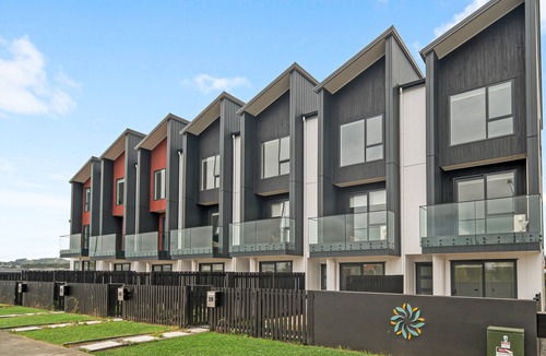 Ormiston House | Premier Parkview 3-Bedroom House with Garage Unit 37