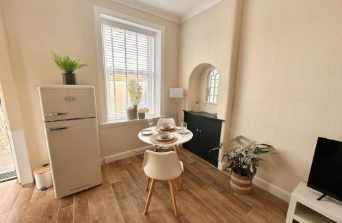 Prestwick Apartment | Prestwick KingB PetsOk FreeP Wifi Tv