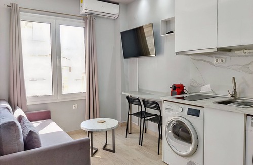 Thessaloniki City Centre Condo | Pretty Petitie Fully Equipped City Center Studio