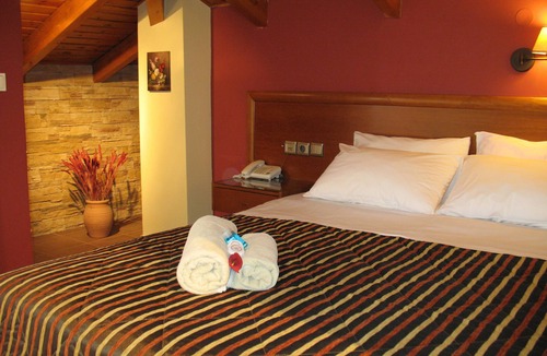 Loutra Ypatis Hotel | Prigipikon Suites & Lofts