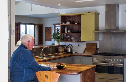 Onetangi House | Prime beachfront position on Waiheke Island.