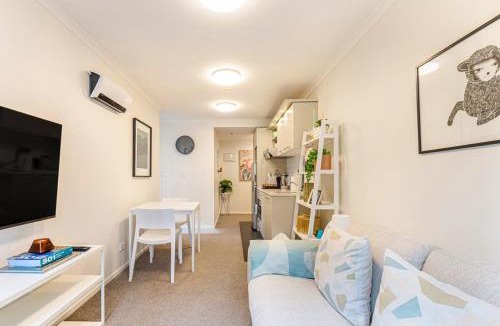 Grafton Apartment | Prime location - 2BR Urban retreat I Zodiak Stays
