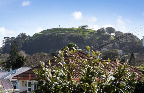 Epsom House | Prime Location! 4BR Sunny Character Home Near CBD