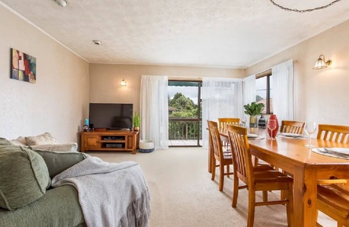 Epsom House | Prime Location! 4BR Sunny Character Home Near CBD