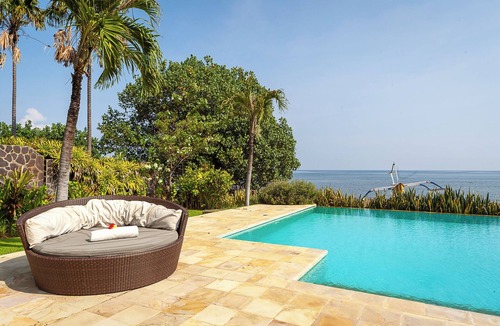 Dencarik Villa | Private Beach front Villa 12p: Accomplish your body and soul!