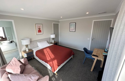 Tawa House | Private Entry - Free WIFI - Guest Room