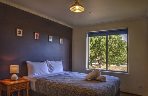 Coles Bay House | Private & located on 20 acres. Bath tub. Free wifi. Fireplace.