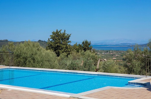 Katouna Villa | Private, luxurius, serene, pool, seaviews, family/pet friendly