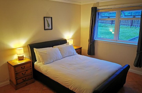 Alford House | Private peacefull pet friendly converted country cottage