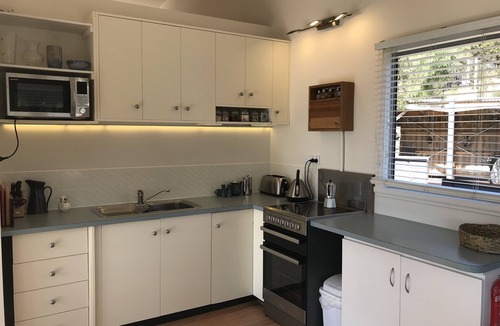 Binalong Bay Apartment | Private, sunny, waterfront retreat - Bay of Fires