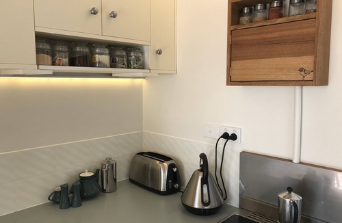 Binalong Bay Apartment | Private, sunny, waterfront retreat - Bay of Fires