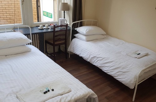North West Hostel | Private Twin Room with Shared Facilities - Alba Self Catering