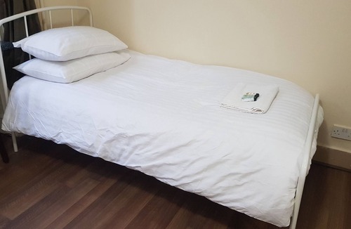 North West Hostel | Private Twin Room with Shared Facilities - Alba Self Catering