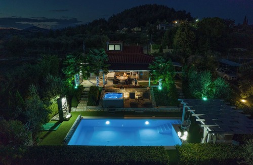 Serres Villa | Private Villa Hacienda Verde with a Jacuzzi and Swimming Pool in Serres Greece