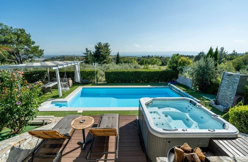 Serres Villa | Private Villa Hacienda Verde with a Jacuzzi and Swimming Pool in Serres Greece