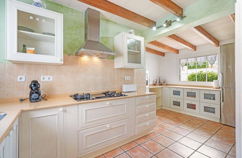 Cala en Porter Ski Chalet | Private villa with barbecue, ping pong, swimming pool and garden. 7 min from the beach!