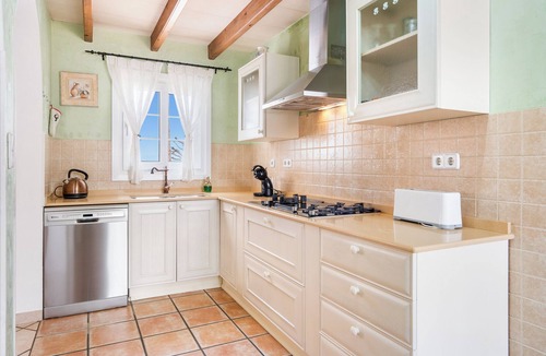 Cala en Porter Ski Chalet | Private villa with barbecue, ping pong, swimming pool and garden. 7 min from the beach!
