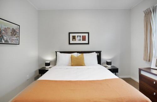 Point Chevalier House | Prosper Point Home with BBQ, Patio and Parking