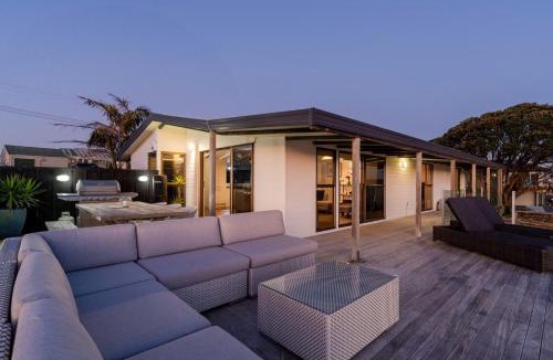 Pukehina House | Pukehina Estuary Sunset Views Holiday Home