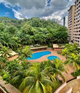 Taman Melati House | Putravilla Condominium Lovely & Spacious with Public Pool