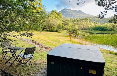 Golden Valley Villa | Quamby Bluff Lake House with Private Lake, Kayaking, Mountain, Wedding,Deloraine