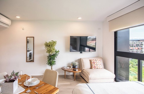 Barrio Escalante Apartment | Queen Bed Yogui Studio apartment + Rooftop Hot Tub