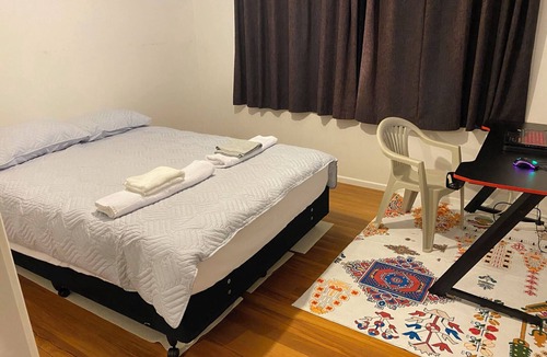 Riccarton House | Queen Size Bedroom Near Hagley Park sharing kitchen & Bathroom with host & guest