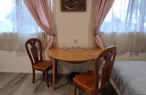 The Gardens Apartment | Quiet 40m Studio - Kitchen, Washer, AC, Work Desk