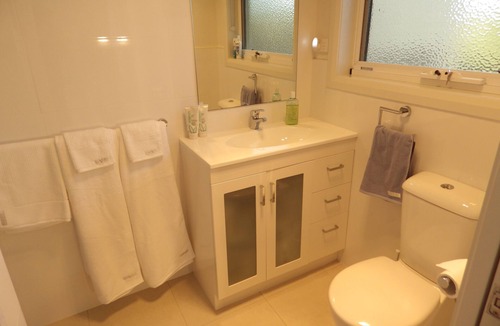 Don House | Quiet country area 5 mins from Devonport - central location