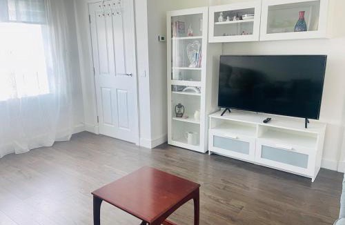 Blackburn House | Quiet Home Free Parking Near Pentland Hills