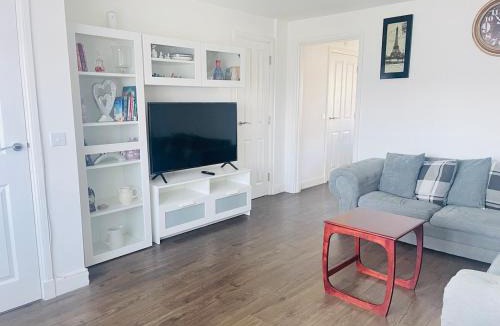 Blackburn House | Quiet Home Free Parking Near Pentland Hills
