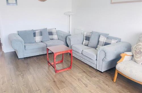 Blackburn House | Quiet Home Free Parking Near Pentland Hills