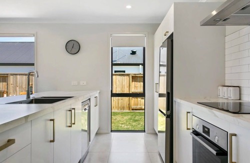 Wharewaka House | Quiet Modern Haven