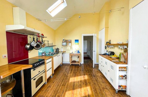 North Berwick Apartment | Quirky, Cosy 3BR Cottage w/Patio in Canty Bay