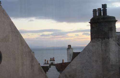 Pittenweem Apartment | Quirky harbour flat Pittenweem, lovely sea views, near East Neuk golf, beaches
