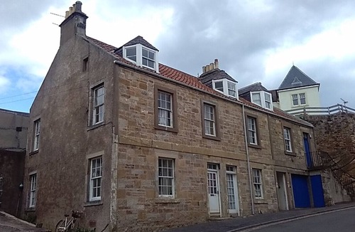 Pittenweem Apartment | Quirky harbour flat Pittenweem, lovely sea views, near East Neuk golf, beaches