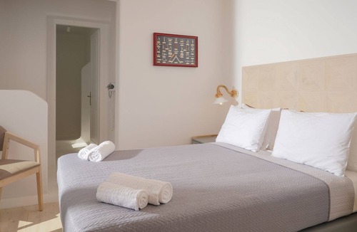 Tourlos Villa | R 211 Spacious Villa with Private Infinity Jacuzzi Pool Sea Views Daily Maid Service