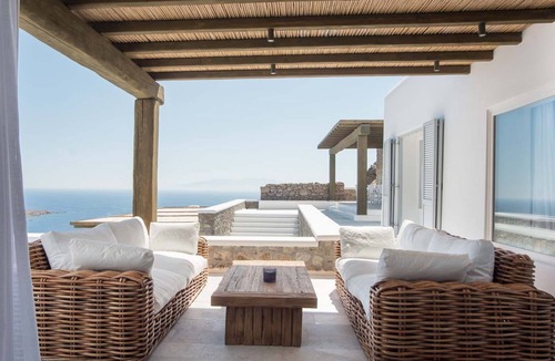 Psarou Villa | R 3172 Villa Flynn With Outdoor jacuzzi.Private gym & Air-conditioning,