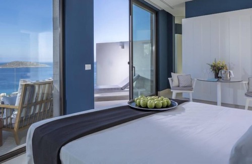 Elounda Villa | ​R299 Superior Suite with Private Pool private massage room & Sea View