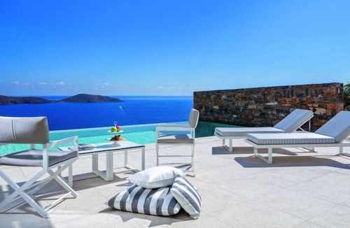 Elounda Villa | ​R299 Superior Suite with Private Pool private massage room & Sea View