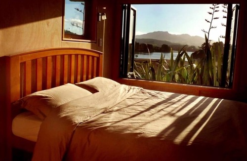 Raglan House | Raglan Farmhouse, Amazing Sunsets from massive deck, Spa & Pool