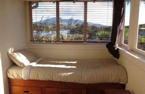 Raglan House | Raglan Farmhouse, Amazing Sunsets from massive deck, Spa & Pool