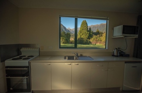 Fox Glacier Hotel | Rainforest Motel