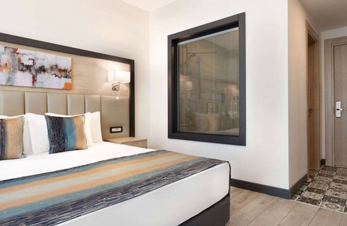 Kucukcekmece Hotel | Ramada Encore By Wyndham Istanbul Basin Express