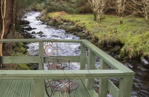 Isle of Skye Cottage | Raven Cottage in the beautiful Glen Eynort near carbost. 3 bedrooms, 6 people.