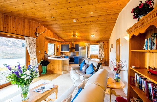 Crianlarich Ski Chalet | Raven Lodge with beautiful views of Loch Dochart