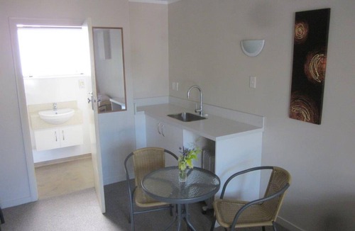 Blenheim Hotel | Raymar Motor Inn