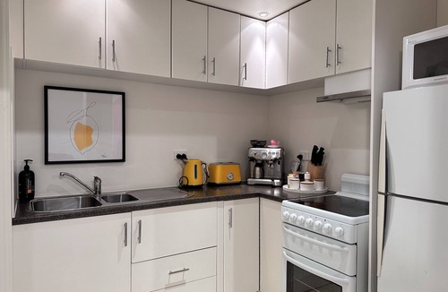 Battery Point Apartment | Red Door Apartment + 2 beds + Water views + Free WIFI