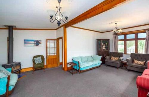 Featherston Villa | Red Door Cottage on Fox